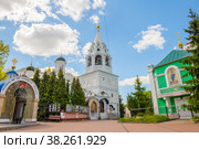 Храм Никиты Мученика на Швивой горке за Яузой. Шатровая колокольня. Подворье Афонского Пантелеимонова монастыря (Афонское подворье). Москва. Россия (2022 год). Редакционное фото, фотограф E. O. / Фотобанк Лори