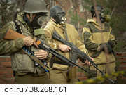 Солдаты в зоне боевых действий при ядерном ударе. Стоковое фото, фотограф Виталий Михайлюк / Фотобанк Лори