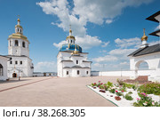 Россия, Сибирь, Тюменьская область, Абалакский Свято-Знаменский монастырь, Православный мужской монастырь Русской православной церкви в Тобольской и Тюменской епархии. Расположен в селе Абалак на правом берегу Иртыша в 20 км от Тобольска (2018 год). Стоковое фото, фотограф Александр Циликин / Фотобанк Лори