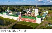 Вид с воздуха на Николо-Пешношский монастырь летним вечером на закате (2021 год). Стоковое фото, фотограф Pukhov K / Фотобанк Лори