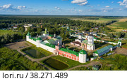 Вид с воздуха на Николо-Пешношский монастырь летним вечером на закате (2021 год). Стоковое фото, фотограф Pukhov K / Фотобанк Лори
