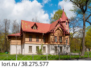 Дача Кугушевой. Детская художественная школа имени Б.М.Кустодиева. Санкт-Петербург (2012 год). Редакционное фото, фотограф Александр Щепин / Фотобанк Лори