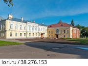 Часозвоня и Владычная (Грановитая) палата в Новгородском кремле (2019 год). Редакционное фото, фотограф Александр Щепин / Фотобанк Лори