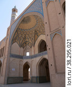 Мечеть Али Бозорг в Кашане (Иран) (2022 год). Редакционное фото, фотограф Максим Гулячик / Фотобанк Лори