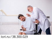 Old male doctor psychiatrist examining young disabled patient. Стоковое фото, фотограф Elnur / Фотобанк Лори