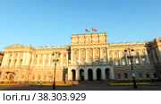 View Mariinsky Palace on St. Isaac's Square. Houses Government. Unique urban landscape center of Saint Petersburg (2020 год). Редакционное видео, видеограф Aleksandr Golubev / Фотобанк Лори