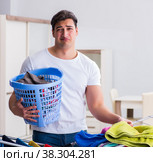 Man doing laundry at home. Стоковое фото, фотограф Elnur / Фотобанк Лори