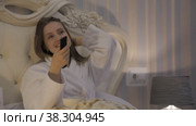 Girl actress of Slavic appearance in white shirt shows her emotions. Стоковое видео, видеограф Aleksandr Golubev / Фотобанк Лори