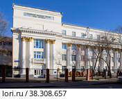 Российская академия музыки имени Гнесиных (РАМ им. Гнесиных). Поварская улица, Москва (2022 год). Стоковое фото, фотограф Галина Савина / Фотобанк Лори
