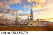 The old-Golutvin monastery Kolomna at sunset with beautiful clouds and Golden light. Bell tower, monastery walls, and watchtower. Horizontal frame (2011 год). Стоковое фото, фотограф Оксана Медведева / Фотобанк Лори