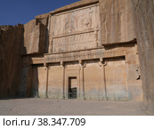 Усыпальница Артаксеркса III в Персеполисе (Иран) (2022 год). Редакционное фото, фотограф Максим Гулячик / Фотобанк Лори