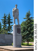 Памятник Семёну Дежнёву в Великом Устюге (2010 год). Редакционное фото, фотограф Михаил Марковский / Фотобанк Лори
