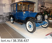 Автомобиль "King B Series 36 HP Landaulette", 1913 г., 80 км/ч, мощность 36 л.с., США. Чарльз Кинг построил свой первый автомобиль в конце 19 века. Музей автомобильной техники. Верхняя Пышма, Россия, 12.09.2020. Редакционное фото, фотограф Сергей Елизарьев / Фотобанк Лори