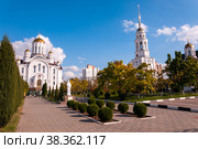Voronezh, Russia, October 3, 2022: The Church of Blessed Xenia of St. Petersburg in autumn. Редакционное фото, фотограф Катерина Белякина / Фотобанк Лори