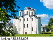 Собор Николая Чудотворца на Ярославовом дворище (Никольский собор). Летний солнечный день. Великий Новгород. Россия (2022 год). Редакционное фото, фотограф E. O. / Фотобанк Лори
