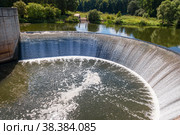 Водосбросная плотина первой в СССР сельской ГЭС имени В.И. Ленина. Село Ярополец, Волоколамский район, Московская область, Россия (2021 год). Стоковое фото, фотограф Pukhov K / Фотобанк Лори