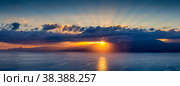 Sunrise over Mirabella bay, Crete (2022 год). Стоковое фото, фотограф photoff / Фотобанк Лори