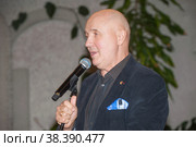 Выступает Николай Лукинский, российский артист разговорного жанра, юморист, пародист, актёр театра и кино, телеведущий (2022 год). Редакционное фото, фотограф Малышев Андрей / Фотобанк Лори