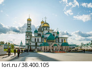 Istra, Russia-August 10, 2019: resurrection Cathedral in the new Jerusalem monastery on a Sunny summer day. Tourist attractions in Russia. Редакционное фото, фотограф Оксана Медведева / Фотобанк Лори