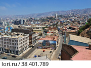 Valparaiso, Chile - 30 Dec 2019. Panoramic view of the center of Valparaiso, Pacific coast, Chile. Редакционное фото, фотограф Сергей Стрелков / Фотобанк Лори