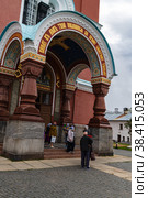 The main entrance to the Valaam Holy Transfiguration Cathedral (2021 год). Редакционное фото, фотограф Михаил Аккуратoв / Фотобанк Лори