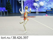Girl competes in rhythmic gymnastics. Стоковое фото, фотограф Владимир Галкин / Фотобанк Лори