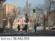 Москвички светофор на пересечении улиц Щербаковской и Ибрагимова (2022 год). Редакционное фото, фотограф Дмитрий Неумоин / Фотобанк Лори