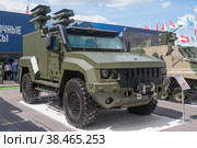 Российский самоходный противотанковый ракетный комплекс «Корнет-ЭМ» на базе шасси «Тайфун-К» на Международном военно-техническом форуме "Армия-2019" в парке "Патриот", вид спереди-справа. Редакционное фото, фотограф Малышев Андрей / Фотобанк Лори