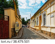 Улица старого города. Город Евпатория (2022 год). Редакционное фото, фотограф Макаров Алексей / Фотобанк Лори