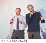 Российские и советские киноактеры братья близнецы Владимир и Юрий Торсуевы на сцене (2020 год). Редакционное фото, фотограф Малышев Андрей / Фотобанк Лори