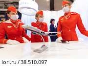 Россия. Санкт-Петербург. Стюардессы авиакомпании. Бортпроводники группы компаний "Аэрофлот". Russia. Saint-Petersburg. Airline flight attendants. Flight attendants of the Aeroflot Group of companies (2021 год). Редакционное фото, фотограф Алексей Смышляев / Фотобанк Лори