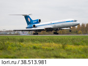 Россия. Санкт-Петербург. Самолет ТУ-154М авиакомпании Belavia в аэропорту Пулково. Инфраструктура авиационной промышленности. Russia. Saint-Petersburg. Belavia TU-154M aircraft at Pulkovo airport. Aviation industry infrastructure. (2016 год). Редакционное фото, фотограф Алексей Смышляев / Фотобанк Лори