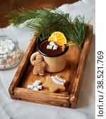 Hot chocolate with orange and marshmallows. Christmas decorations. Gingerbread men. Fir branches. Wooden background. Side view. Стоковое фото, фотограф Лютик Фалисова / Фотобанк Лори