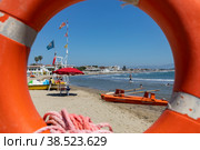 Италия. Скаури. Спасательное оборудование на станции на морском пляже. Italy. Scouting. Rescue equipment at the station on the sea beach. (2022 год). Редакционное фото, фотограф Алексей Смышляев / Фотобанк Лори