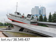 Памятный знак морякам-балтийцам. Торпедный катер типа "Комсомолец". Дождь. Калининград (2018 год). Редакционное фото, фотограф Александр Щепин / Фотобанк Лори