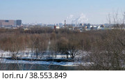Вид из парка Коломенское на реку Москва и районы Марьино и Печатники / Moscow river and Pechatnikov and Maryino districts as seen from park of Kolomenskoye. Moscow. Russia (2022 год). Стоковое видео, видеограф Сергей Пристяжнюк (Serg Zastavkin) / Фотобанк Лори