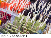 Италия. Сиракуза. Торговля мороженым в джелатерии. Italy. Syracuse. Ice cream trade in gelateria. (2017 год). Стоковое фото, фотограф Алексей Смышляев / Фотобанк Лори