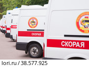 Россия. Санкт-Петербург. Автомобиль скорой помощи. Неотложная медицинская помощь. Russia. Saint-Petersburg. Ambulance car. Emergency medical care (2017 год). Редакционное фото, фотограф Алексей Смышляев / Фотобанк Лори