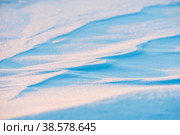 Россия. Санкт-Петербург. Зимние приметы. Снежный наст на земле. Russia. Saint-Petersburg. Winter signs. Snow on the ground. (2017 год). Стоковое фото, фотограф Алексей Смышляев / Фотобанк Лори