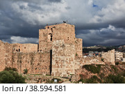 Byblos, Lebanon - 02 Jan 2018. Ancient roman ruins in Byblos, Lebanon. Редакционное фото, фотограф Сергей Стрелков / Фотобанк Лори