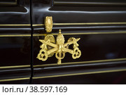 Автомобиль Папы римского Citroen C6E Lictoria тёмно-бордового цвета 1929 года. Стоковое фото, фотограф Елена  Попкова / Фотобанк Лори