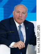 Russia. Saint-Petersburg. XX St. Petersburg International Economic Forum (SPIEF). Business Forum of the Shanghai Cooperation Organization (SCO). SCO Secretary General Dmitry Mezentsev. Россия. Санкт-Петербург. XIX Международный экономический форум в Санкт-Петербурге (ПМЭФ). Деловой форум Шанхайской организации сотрудничества (ШОС). Генеральный секретарь ШОС Дмитрий Мезенцев. (2015 год). Редакционное фото, фотограф Алексей Смышляев / Фотобанк Лори