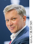 Russia. Saint-Petersburg. XXIII St. Petersburg International Economic Forum 2019. SPIEF 2019 participants. Politician, historian, traveler Vladimir Ryzhkov. Россия. Санкт-Петербург. XXIII Петербургский международный экономический форум 2019. Участники ПМЭФ-2019. Политик, историк, путешественник Владимир Рыжков. Редакционное фото, фотограф Алексей Смышляев / Фотобанк Лори