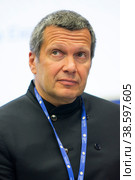 Russia. Saint-Petersburg. XX St. Petersburg International Economic Forum (SPIEF). Moderator-TV presenter, SCC TV Channel Russia Vladimir Solovyov. Россия. Санкт-Петербург. XX Петербургский Международный экономический форум (ПМЭФ). Модератор - телеведущий, ГТК Телеканал Россия Владимир Соловьев. (2016 год). Редакционное фото, фотограф Алексей Смышляев / Фотобанк Лори
