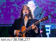 Россия. Санкт-Петербург. Фестиваль Тропы АнТропа в клубе Время N. Певица Марина Капуро (группа Яблоко) на концерте в честь дня рождения Андрея Тропилло. Russia. Saint-Petersburg. AnTropa Trail Festival at the Time N Club. Singer Marina Kapuro (Yabloko group) at a concert in honor of the birthday of Andrei Tropillo. (2021 год). Редакционное фото, фотограф Алексей Смышляев / Фотобанк Лори
