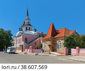 Великий Устюг. Почта Деда Мороза, Городская резиденция Деда Мороза и колокольня собора Успения Пресвятой Богородицы. Фотография 2010 года. Редакционное фото, фотограф Михаил Марковский / Фотобанк Лори