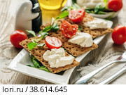 Burato cheese and salad on diet bread. Lollo Rosso lettuce, cress salad and other green herbs. The concept of a healthy diet for the weight loss . Italian dish. Selective focus. Стоковое фото, фотограф Оксана Медведева / Фотобанк Лори