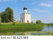 Церковь Покрова на Нерли в Боголюбово (2019 год). Стоковое фото, фотограф Иван Дуплик / Фотобанк Лори