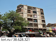 Karachi, Pakistan - 21 Mar 2021: The vintage house in the center of Karachi, Pakistan. Редакционное фото, фотограф Сергей Стрелков / Фотобанк Лори