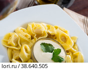Closeup of ravioli with sauce. Стоковое фото, фотограф Яков Филимонов / Фотобанк Лори